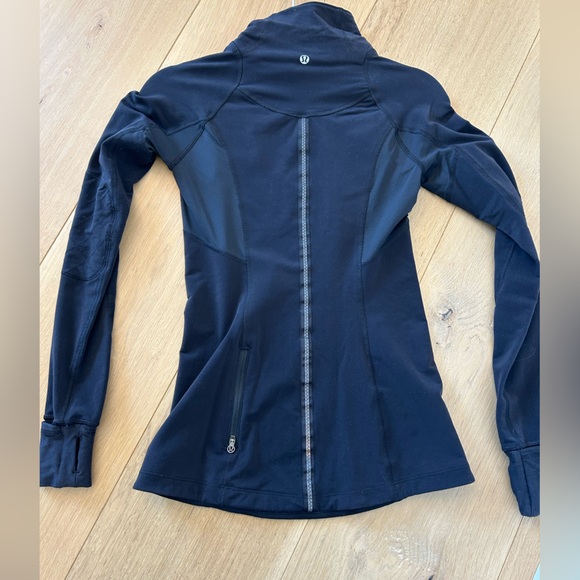 Lululemon half Zip Black - Picture 2 of 3